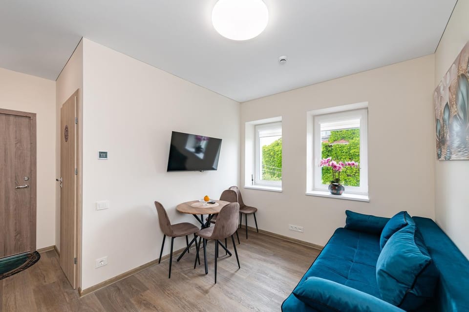 TV and multimedia, Living room, Seating area, Dining area, Evening entertainment