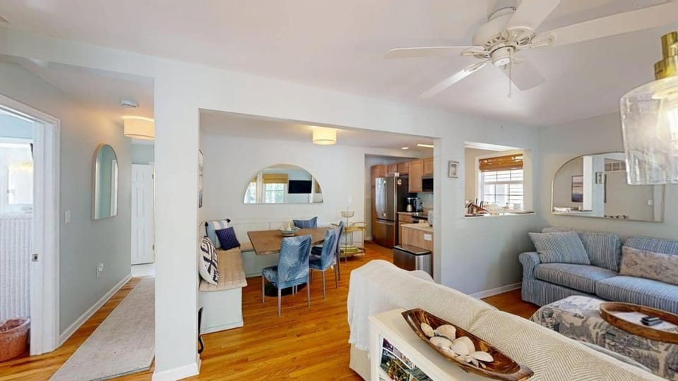 Rehoboth Beach Gem - Porch Washer & Dryer Walk to Beach House in Henlopen Acres