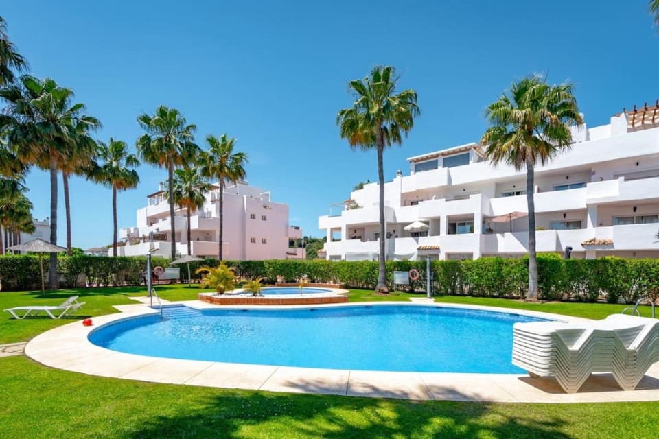 Property building, Day, Garden, Garden view, Pool view, Swimming pool, Swimming pool, sunbed
