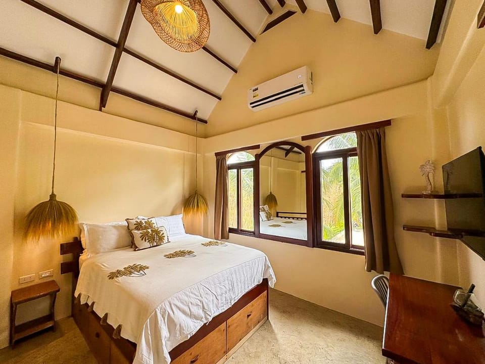 Bed, TV and multimedia, Photo of the whole room, Bedroom, air conditioner