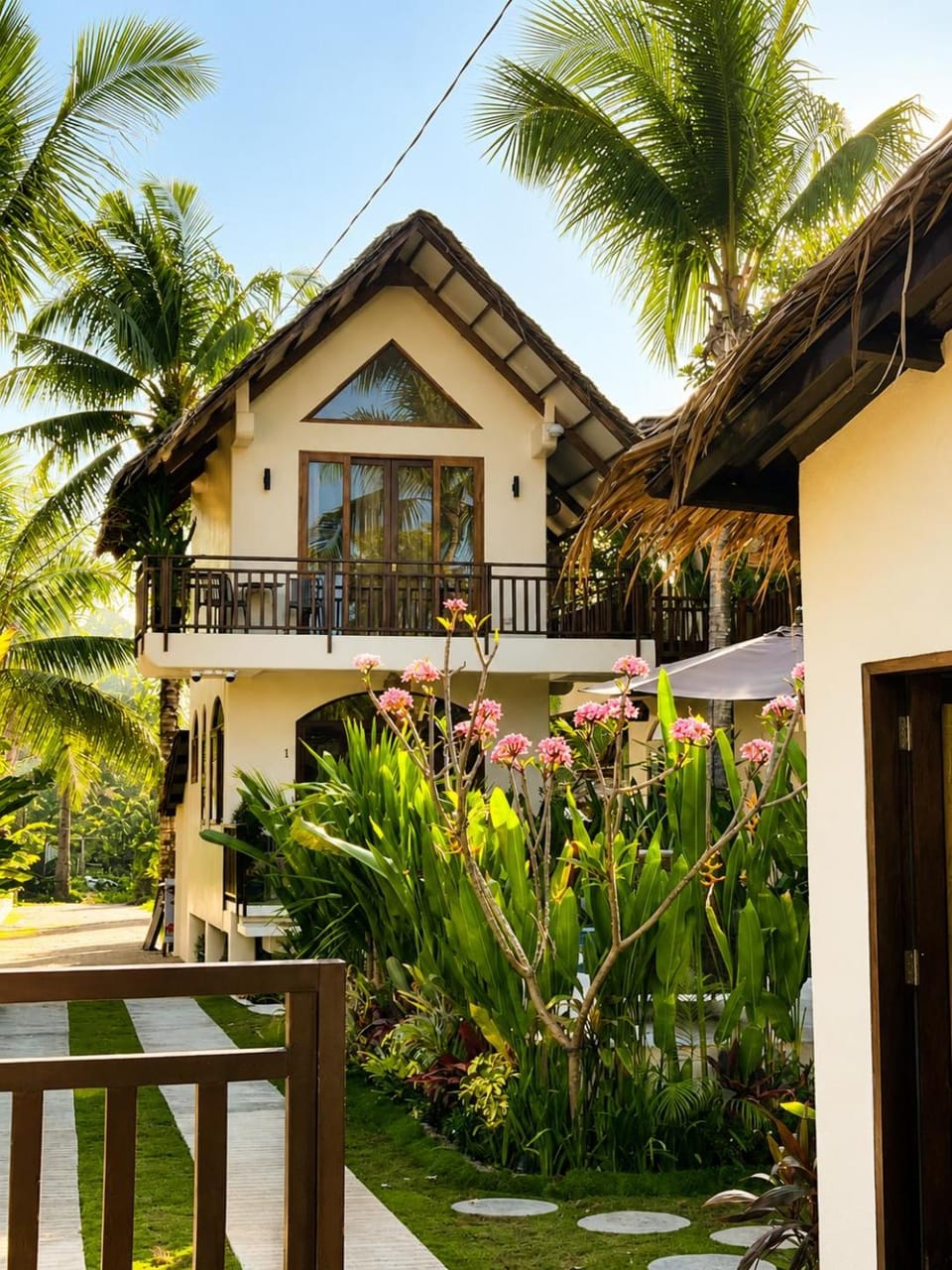 Property building, Patio, Spring, Day, Garden, Garden view