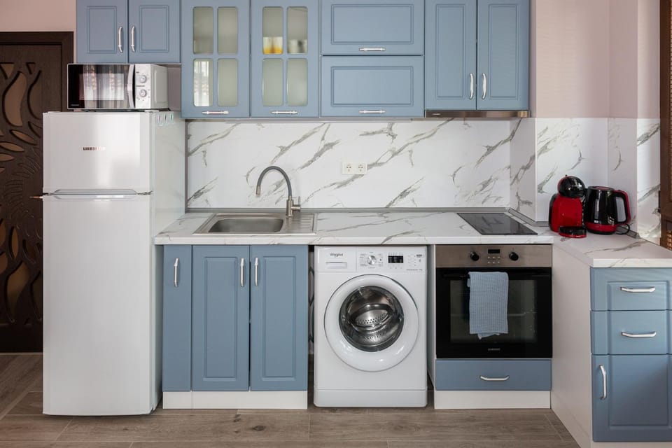 Coffee/tea facilities, Kitchen or kitchenette, oven, stove, washing machine