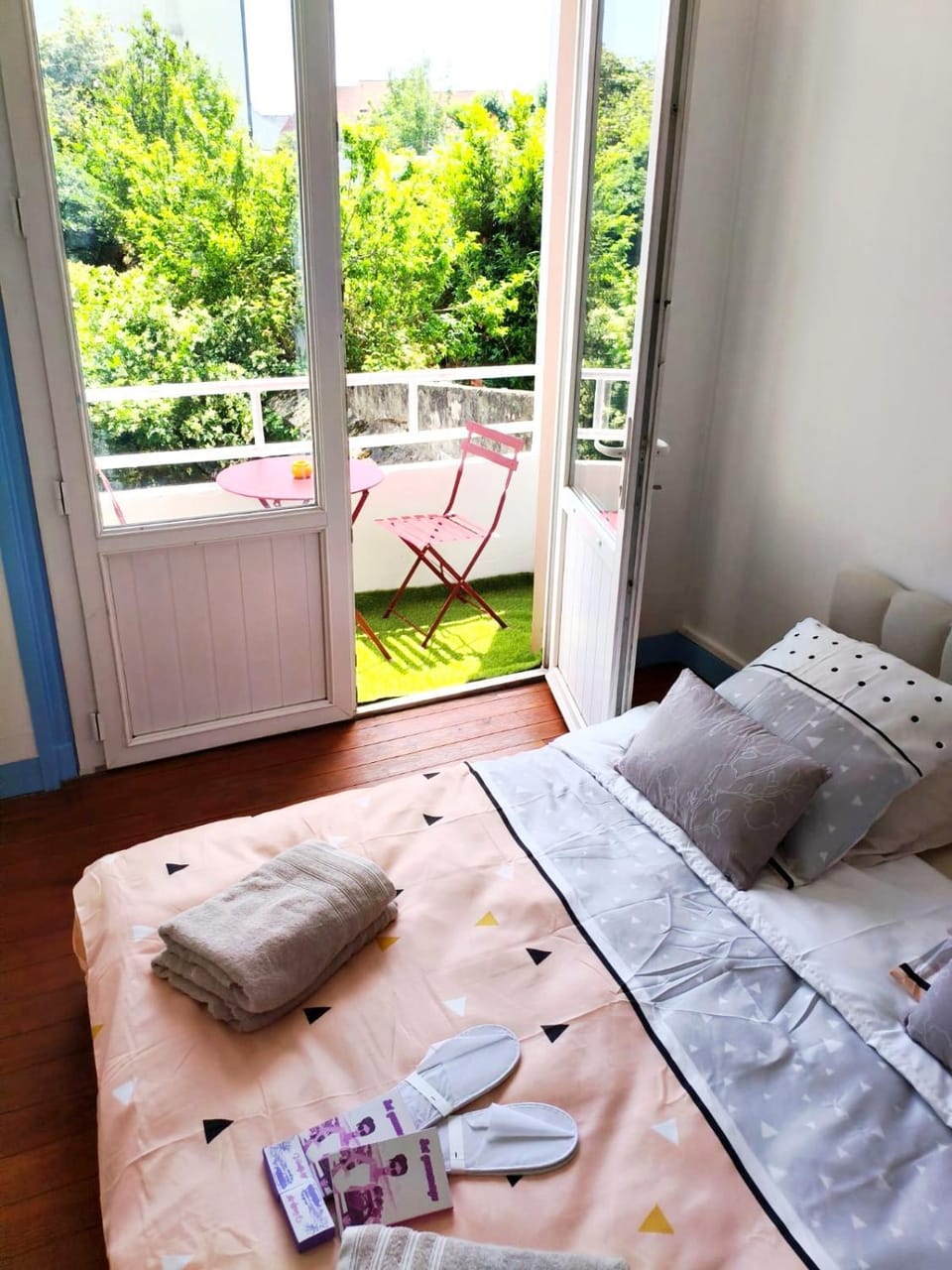Grand Appartement avec Balcon, Jardin, Sauna & Jacuzzi à Boulogne-sur-Mer Apartment in Hauts-de-France