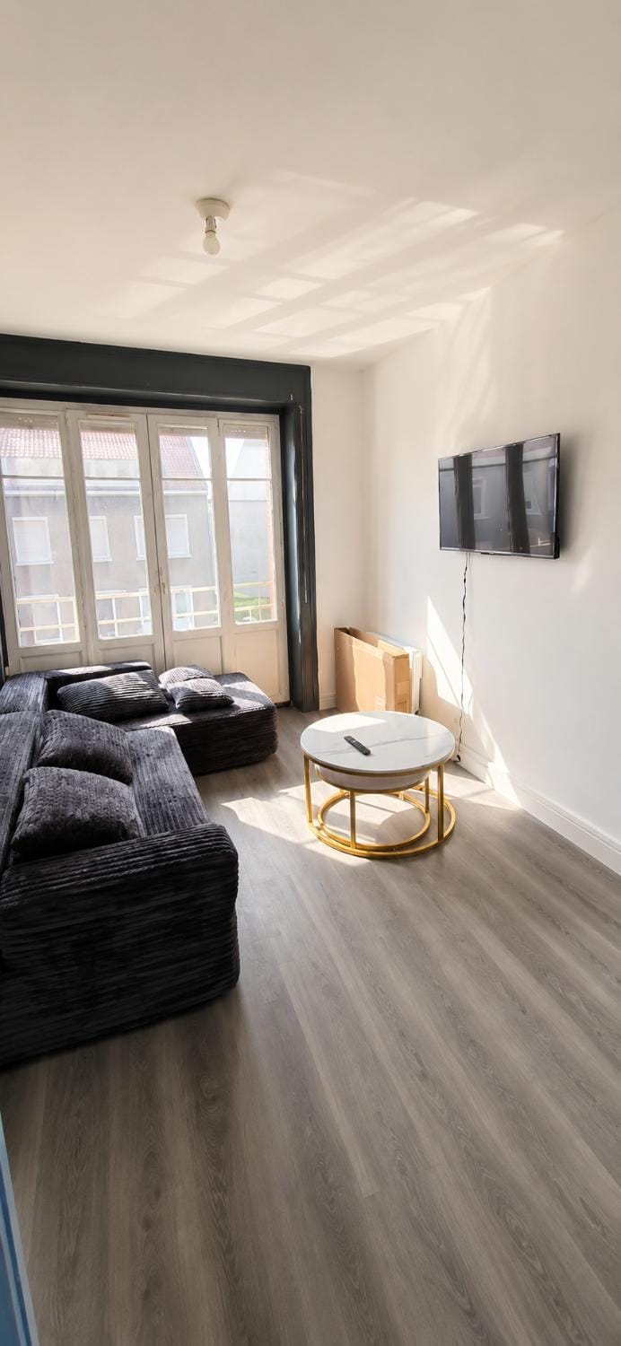Grand Appartement avec Balcon, Jardin, Sauna & Jacuzzi à Boulogne-sur-Mer Apartment in Hauts-de-France