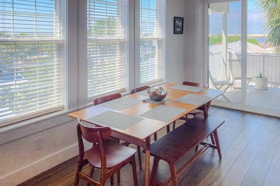 Waterfront apartment with lovely views in walkable location Apartment in Apalachicola
