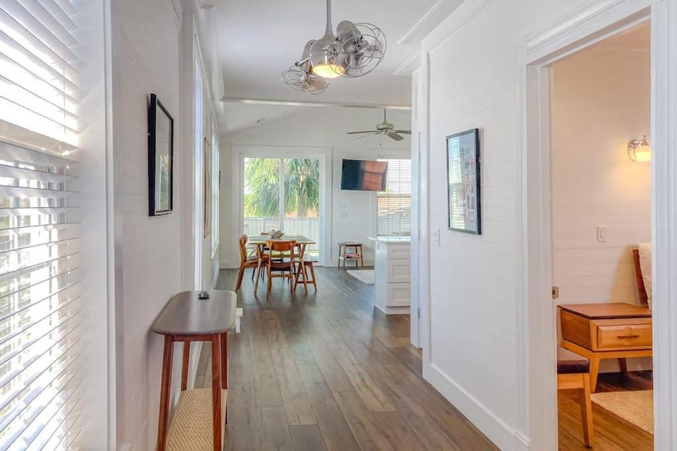 Waterfront apartment with lovely views in walkable location Apartment in Apalachicola