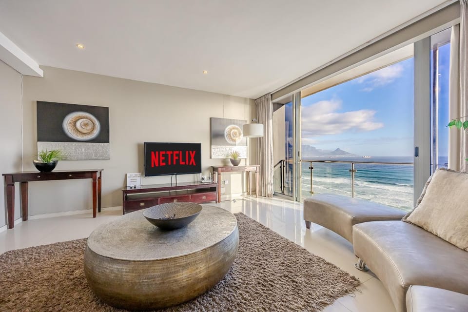 Stunning 10th floor 2-bedroom w Ocean Views- Blouberg Apartment in Cape Town
