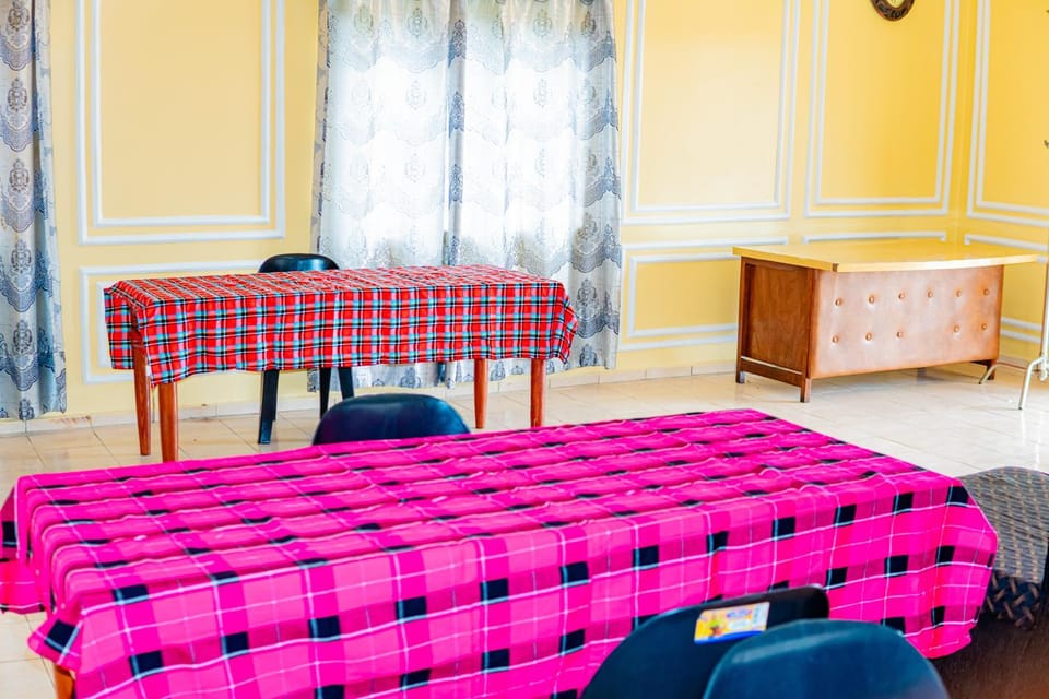 Restaurant/places to eat, Seating area