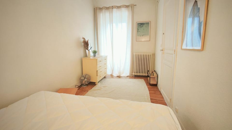 Cosy Daisies - T3 - Place Verdun avec Balcon Apartment in Pau