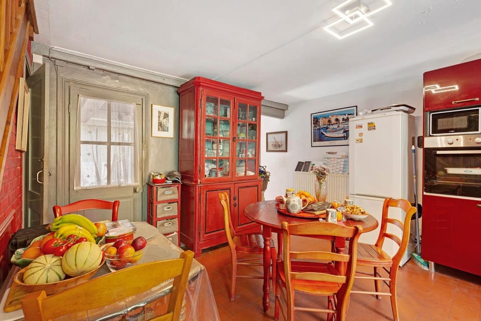 Property building, Living room
