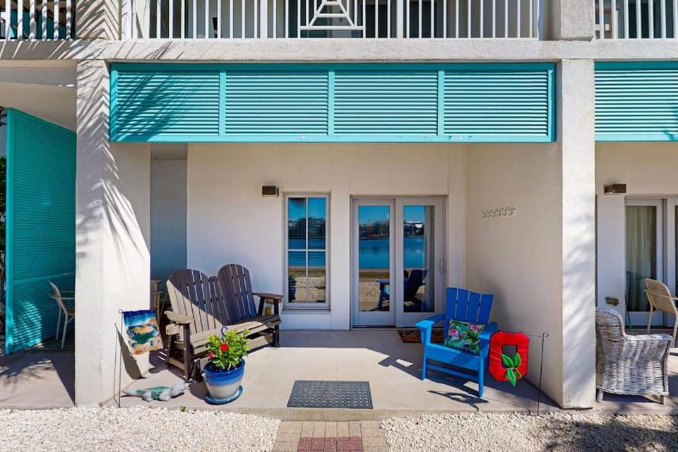 Cozy coastal condo with shared pool & hot tub and beach access-dog friendly House in Carillon Beach