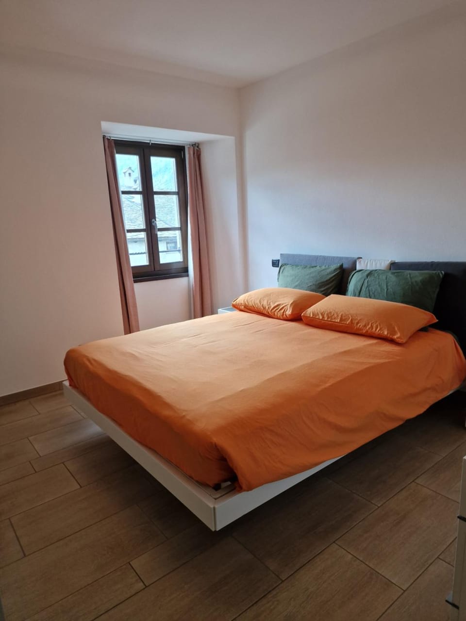 Bed, TV and multimedia, Bedroom, wardrobe
