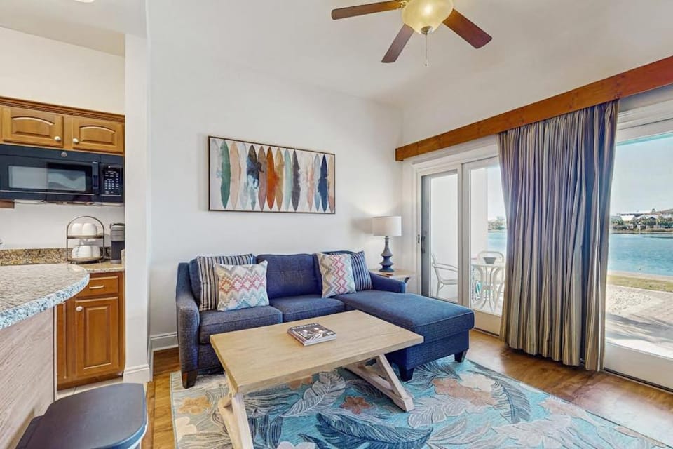 Gorgeous coastal home with plenty of space shared pool and easy beach access House in Carillon Beach