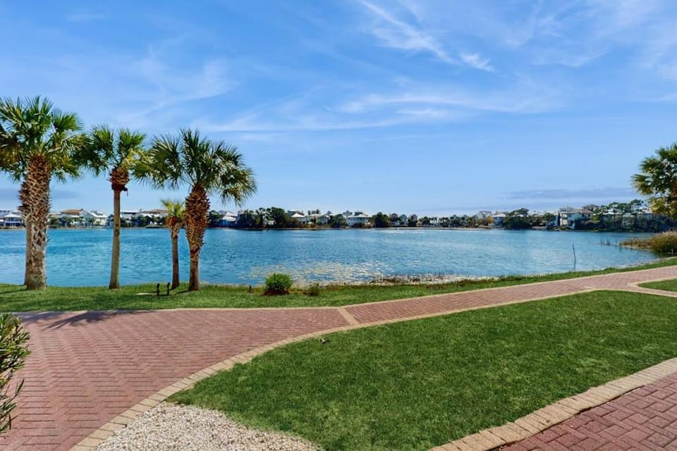 Lakefront dog-friendly condo with water views pool hot tub & beach access Apartment in Carillon Beach