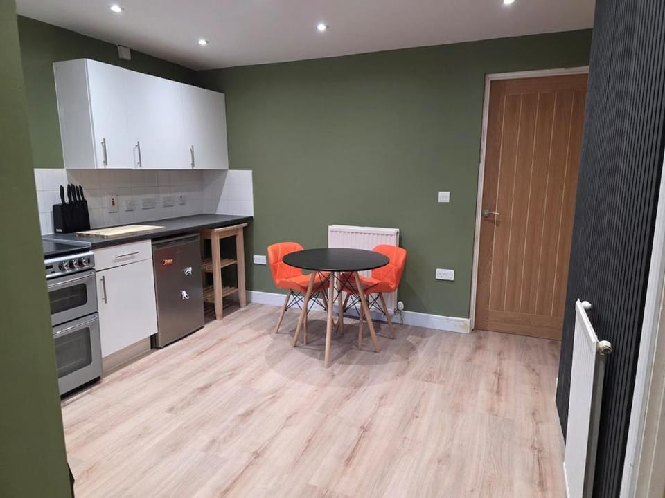 Olive & Ember - 1 Bed with private garden Apartment in Colchester