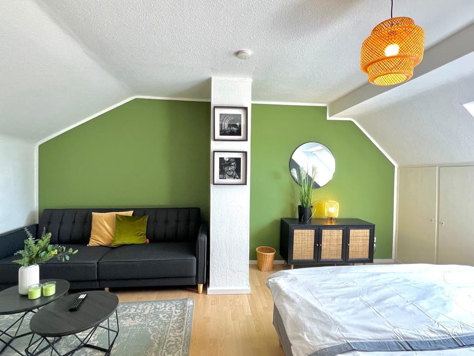 Bed, TV and multimedia, Living room, Photo of the whole room, Bedroom