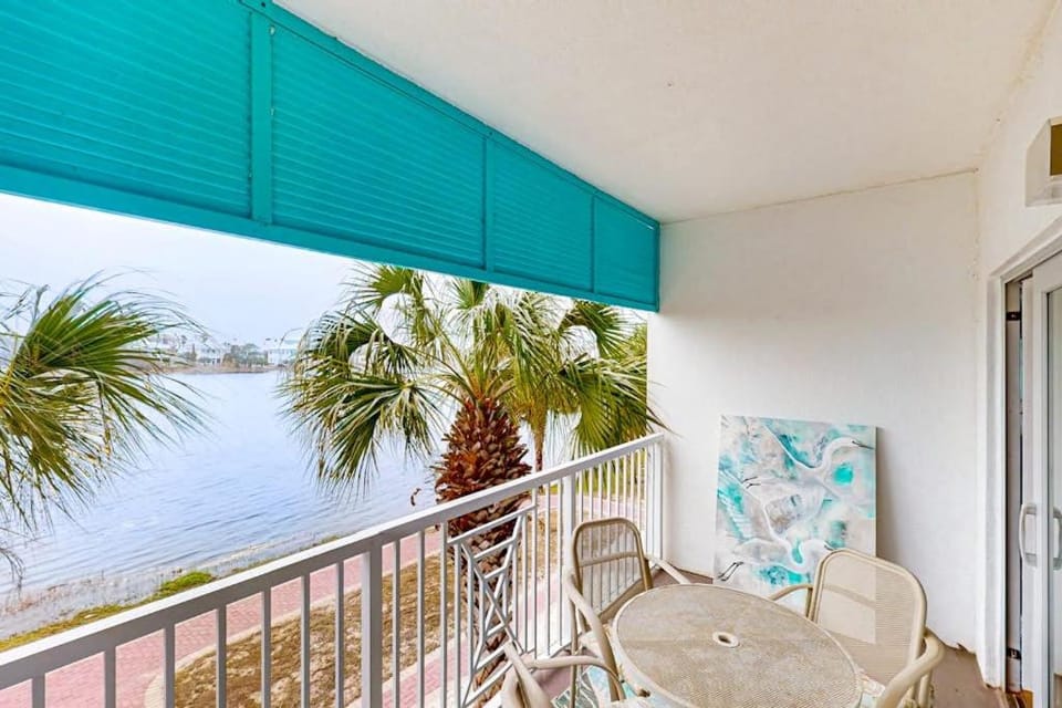 Lakefront resort condo with heated outdoor pool hot tub balcony lake views Apartment in Carillon Beach