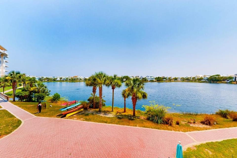 Stylish condo with lake views bike rentals & pools - walk to the beach Apartment in Carillon Beach