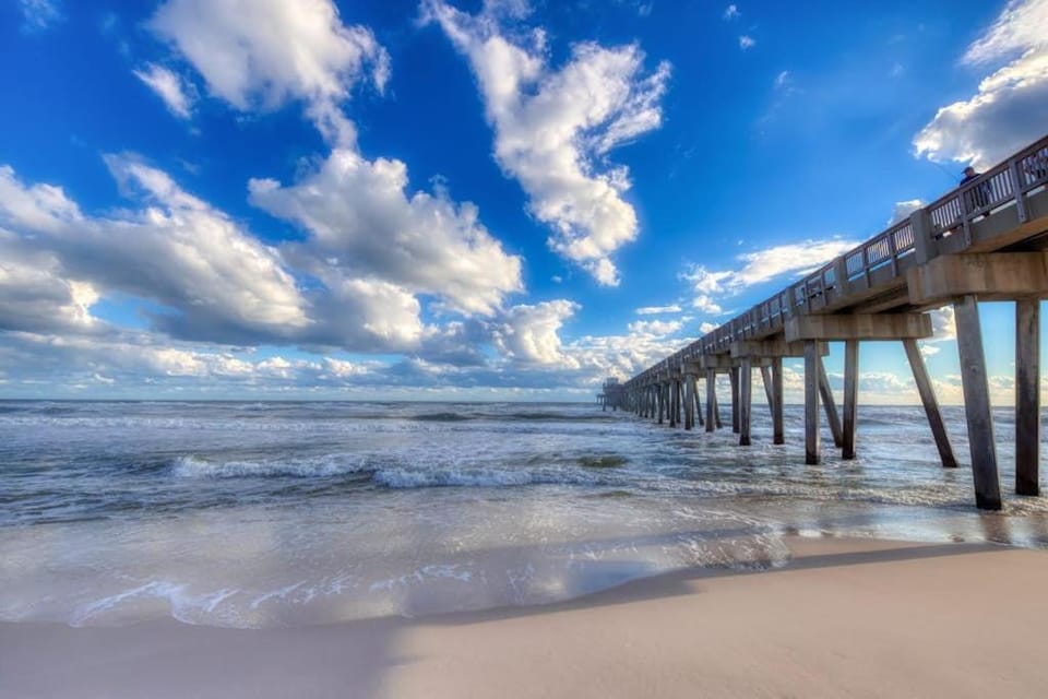 Stylish condo with lake views bike rentals & pools - walk to the beach Apartment in Carillon Beach