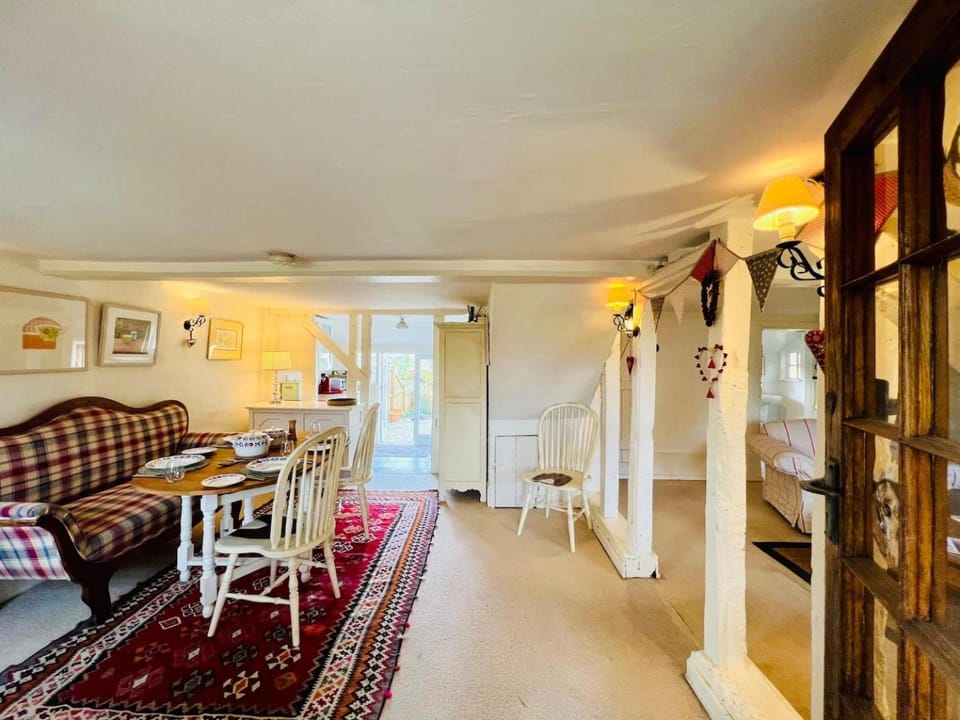 Bright Seaside Cottage with Views Over the Estuary House in Mersea Island