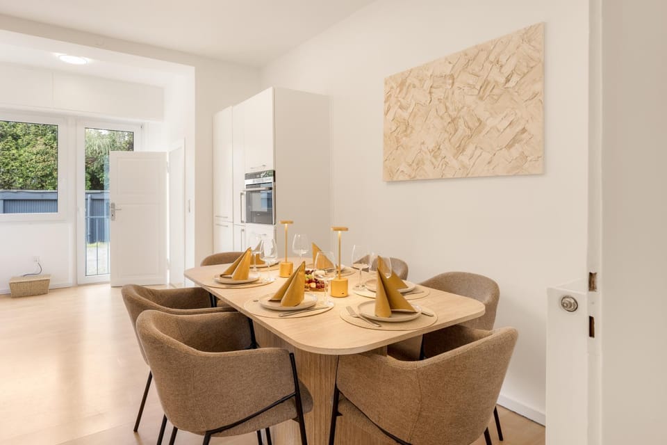 Seating area, Dining area