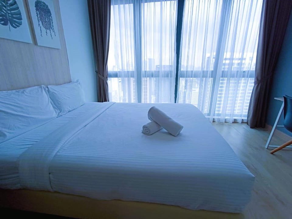 Bed, Bedroom, towels