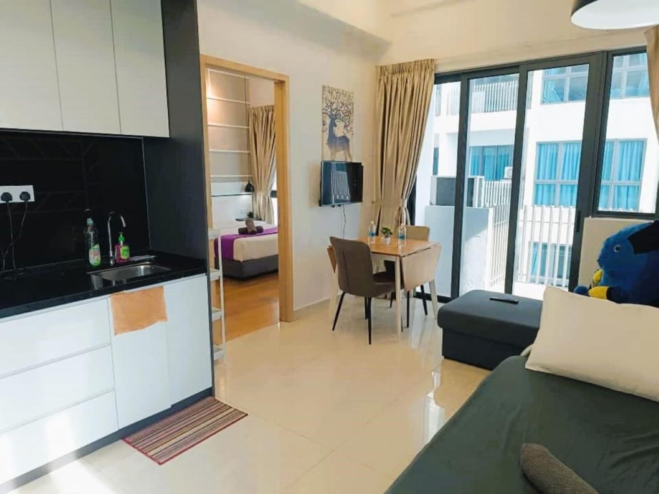 Bed, TV and multimedia, Kitchen or kitchenette, Living room, Photo of the whole room, Dining area, Bedroom