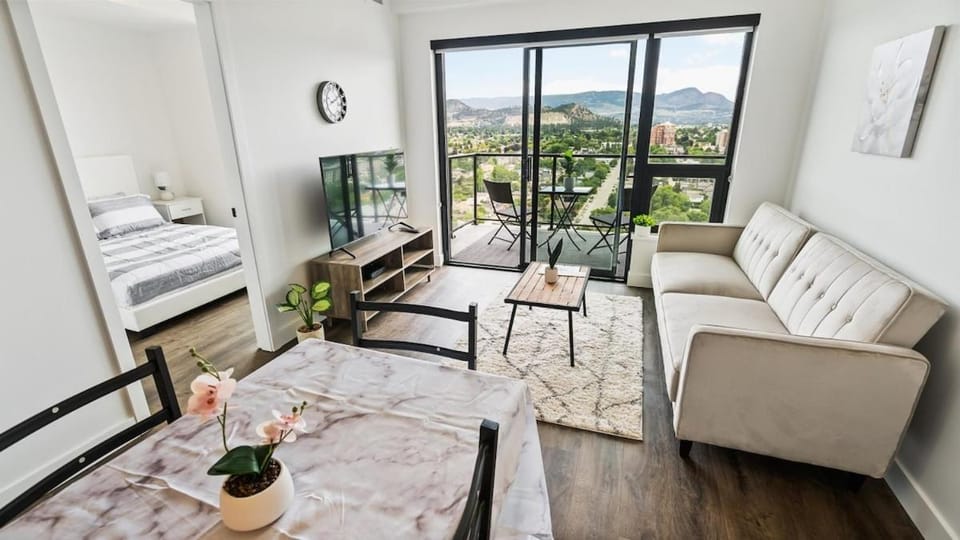 Spectacular View, Downtown 1 Bd at Brooklyn 2111 Apartment in Kelowna