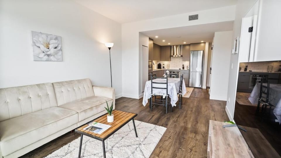 Spectacular View, Downtown 1 Bd at Brooklyn 2111 Apartment in Kelowna