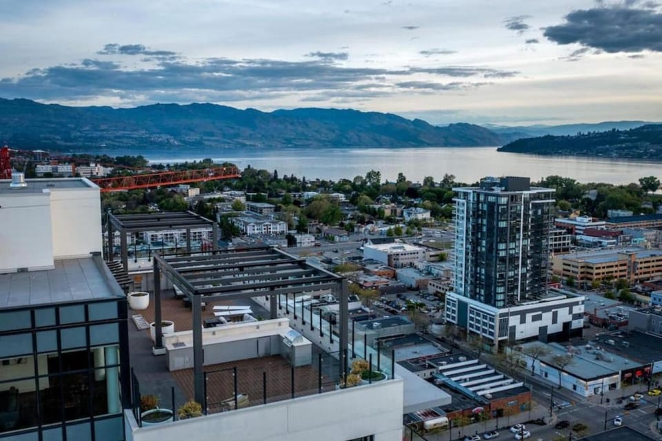 Spectacular View, Downtown 1 Bd at Brooklyn 2111 Apartment in Kelowna
