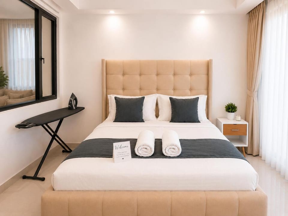 Bed, towels