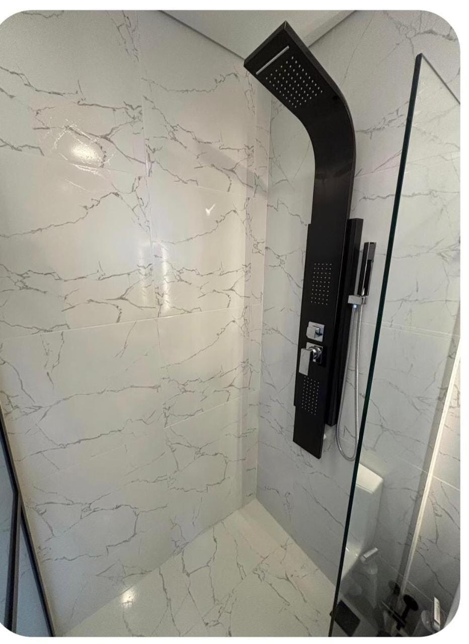 Hot Tub, Bathroom