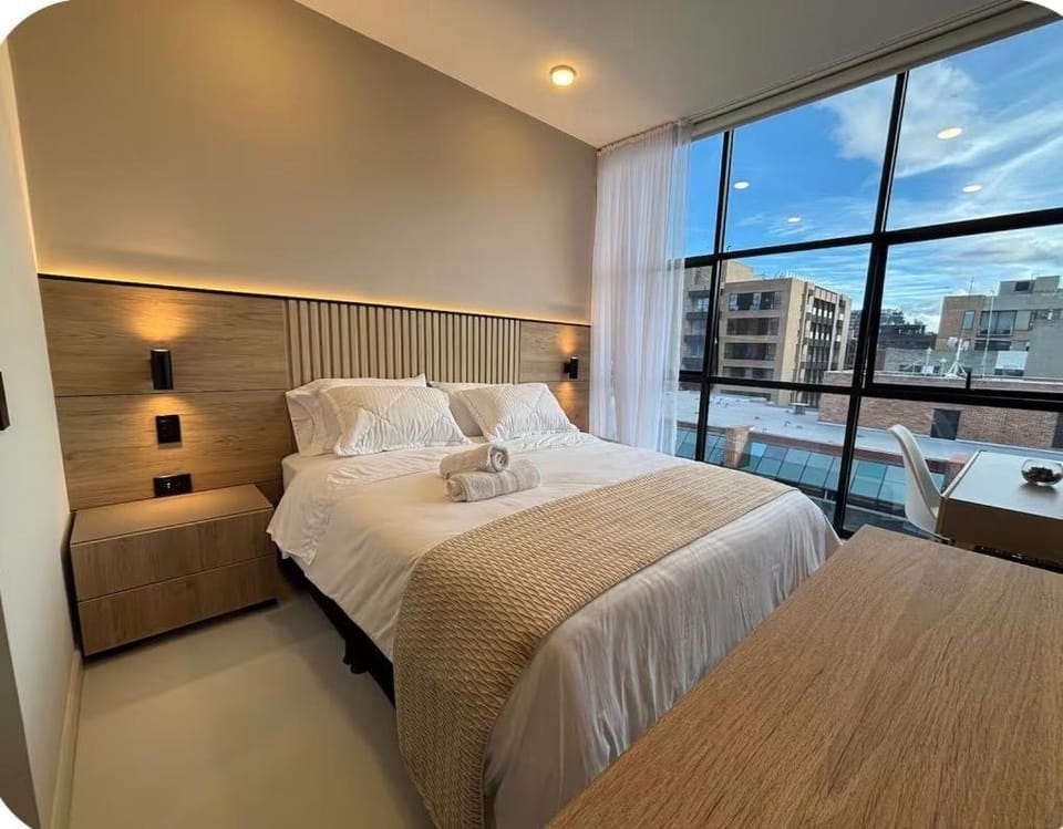 Bed, Photo of the whole room, Decorative detail, Street view