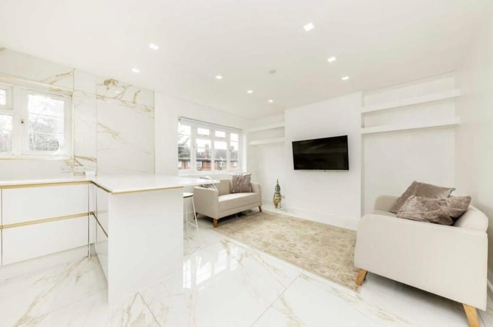 PREMIUM APARTMENT 20mins away CENTRAL LONDON Apartment in London Borough of Ealing