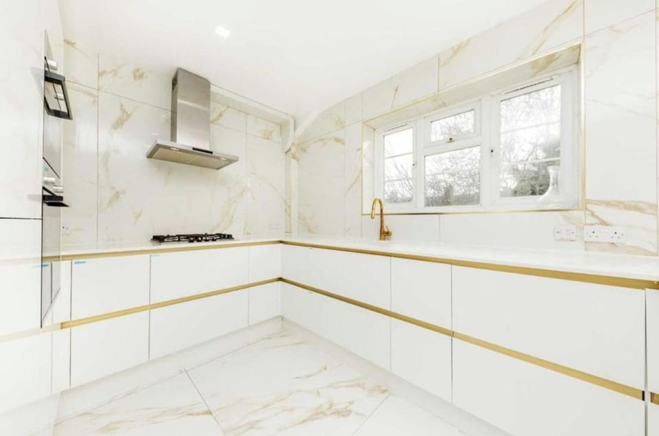 PREMIUM APARTMENT 20mins away CENTRAL LONDON Apartment in London Borough of Ealing