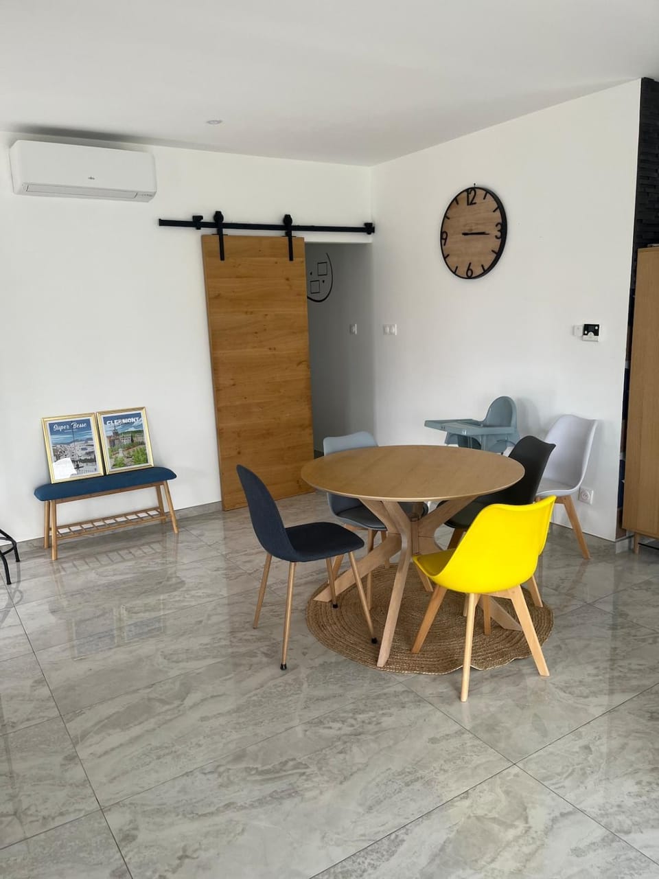 Seating area, Dining area, air conditioner