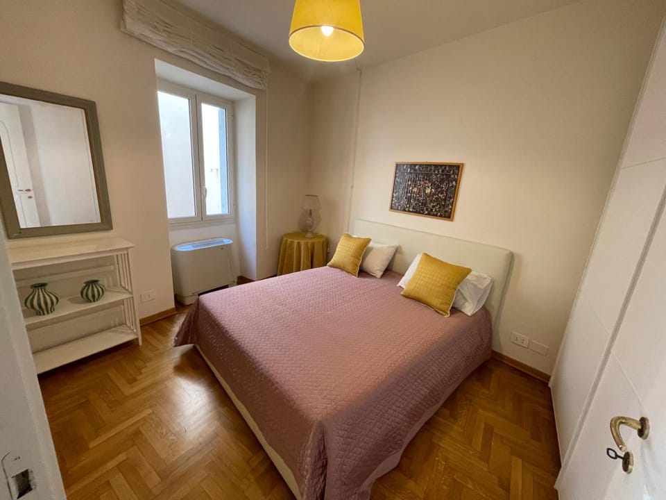 Foro Romano Apartments E Apartment in Rome