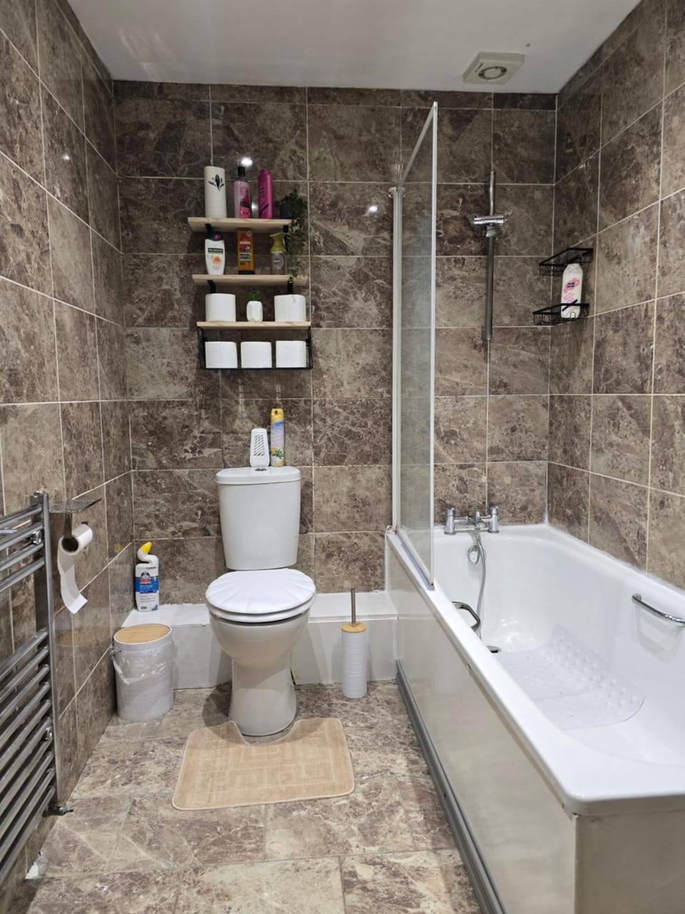Shower, Toilet, Bathroom, Bath, towels