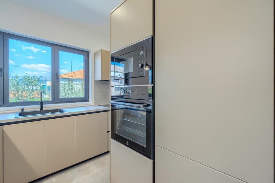2OLIVES Split Apartment in Split