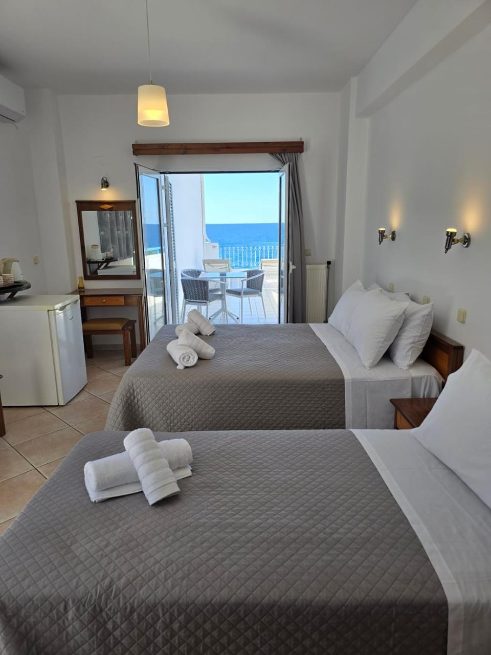 Bed, Bedroom, Sea view, towels
