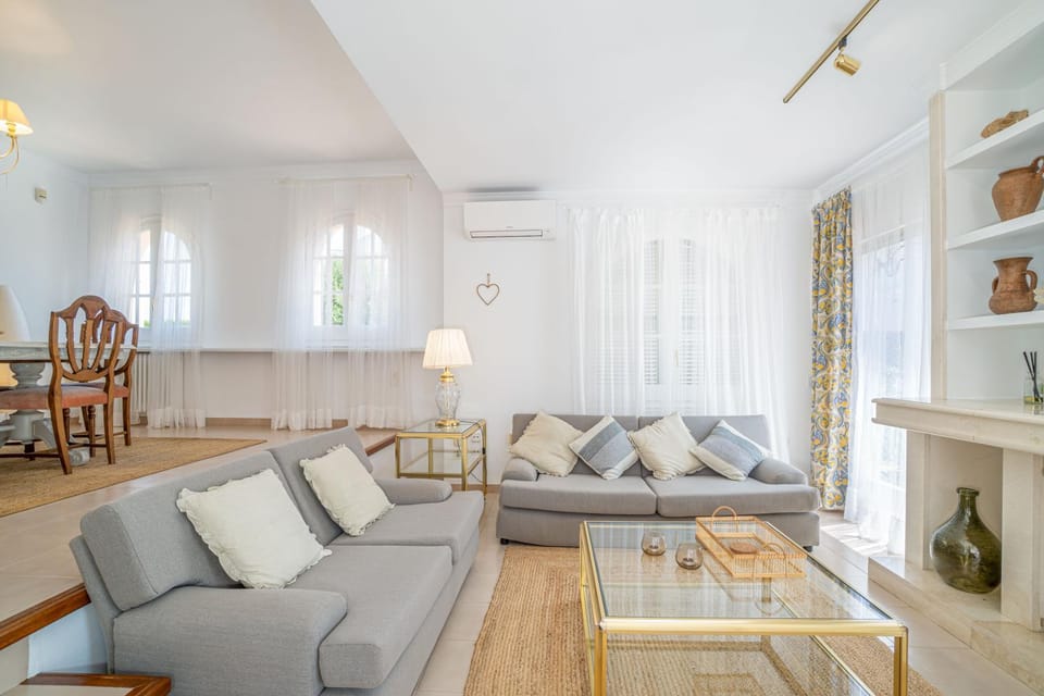Living room, air conditioner