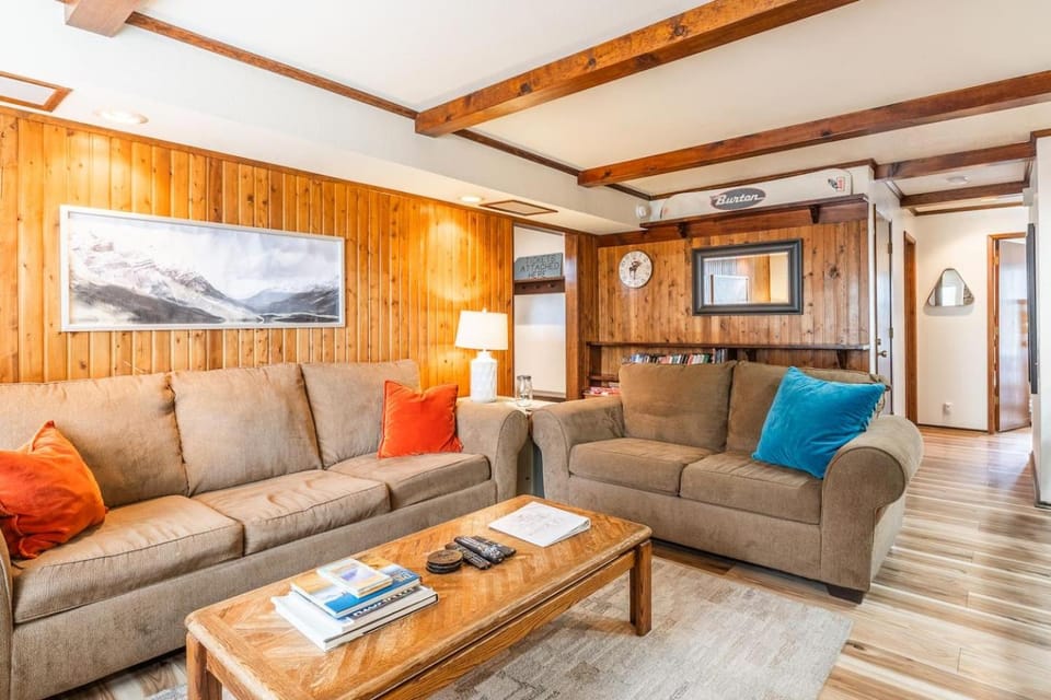Pet Friendly! Summer Fun on Lake Basins Bike Path Apartment in Mammoth Lakes