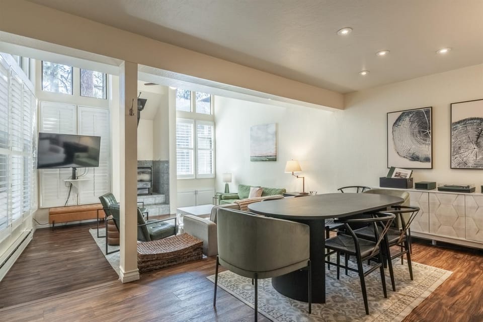 Stunning Sunlit & Spacious-1BR2BTHLoft Apartment in Mammoth Lakes