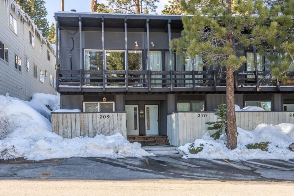 Pet Friendly 2B2B on Lake Basins Bike Path! Apartment in Mammoth Lakes