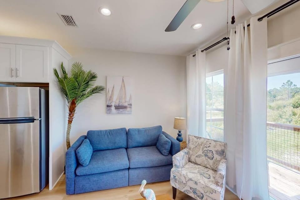 Dog-Friendly Home with WIFI and Washer-Dryer stunning lake views House in Carrabelle