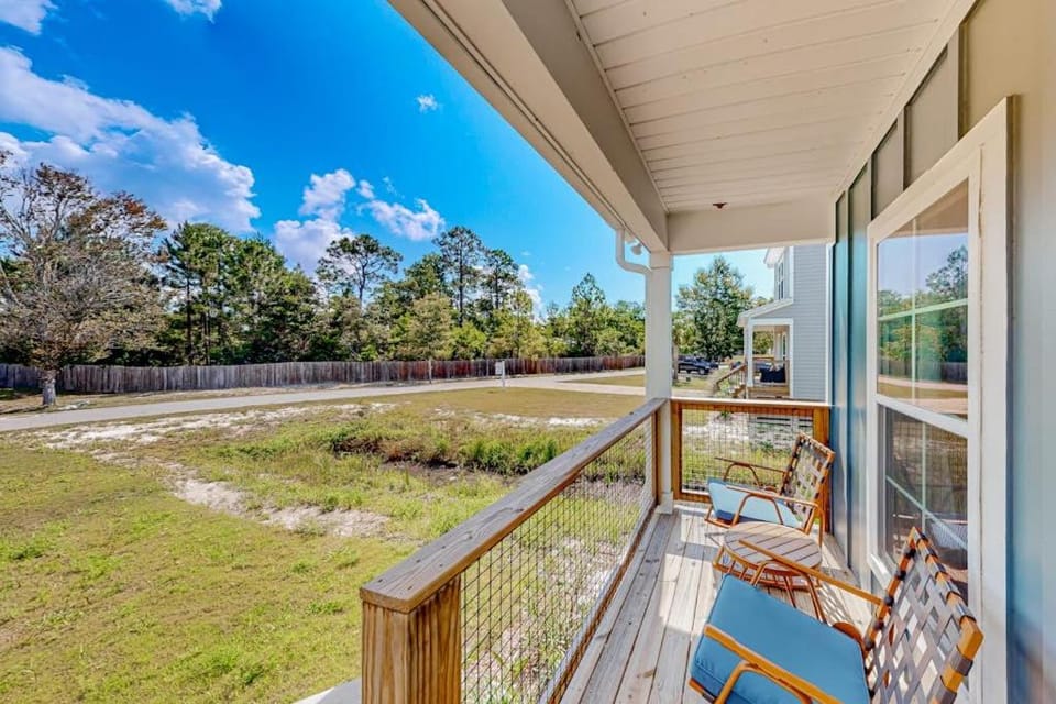 Dog-Friendly Home with WIFI and Washer-Dryer stunning lake views House in Carrabelle