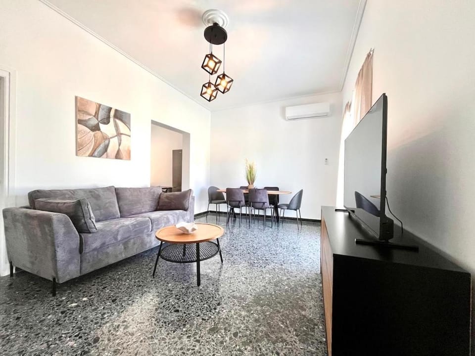 Spacious House with Large Backyard Apartment in Euboea