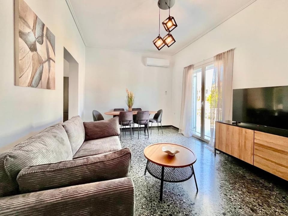 Spacious House with Large Backyard Apartment in Euboea