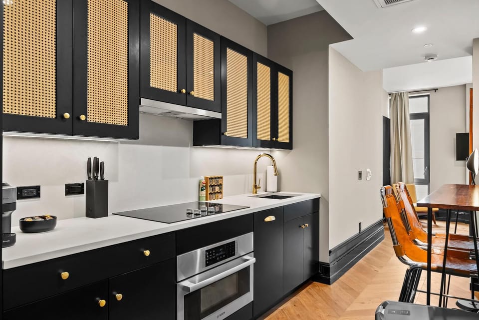 Freeman 301 by Rove Travel - Studio with Shared Amenities House in East Village