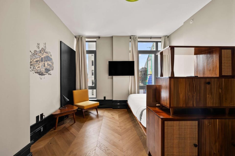 Freeman 301 by Rove Travel - Studio with Shared Amenities House in East Village